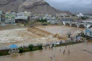فنان عُماني ينقذ مواطناً من الغرق في سيول حضرموت