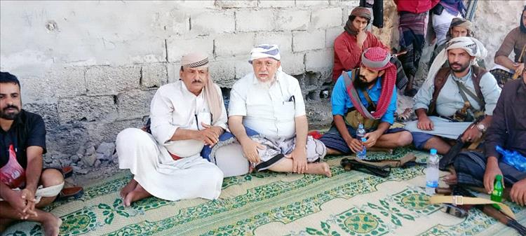 بتوجيهات محافظ شبوة ابن الوزير.. الوكيل صبيح يلتقي الشيخ باحنحن بالخزمة