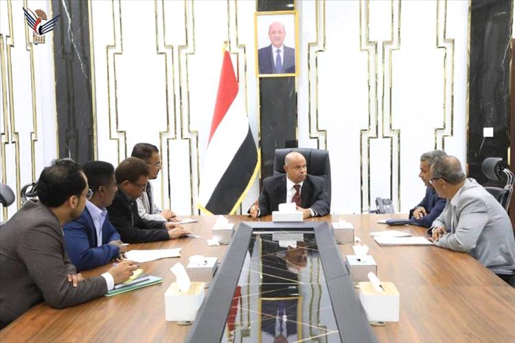 المحافظ الخنبشي يؤكد أهمية الحفاظ على وحدة حضرموت وتوفير الخدمات الأساسية للمواطنين