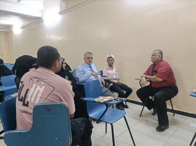 كلية الآداب بجامعة عدن تحتضن جلسة ثقافية لدعم الفنانين والمبدعين