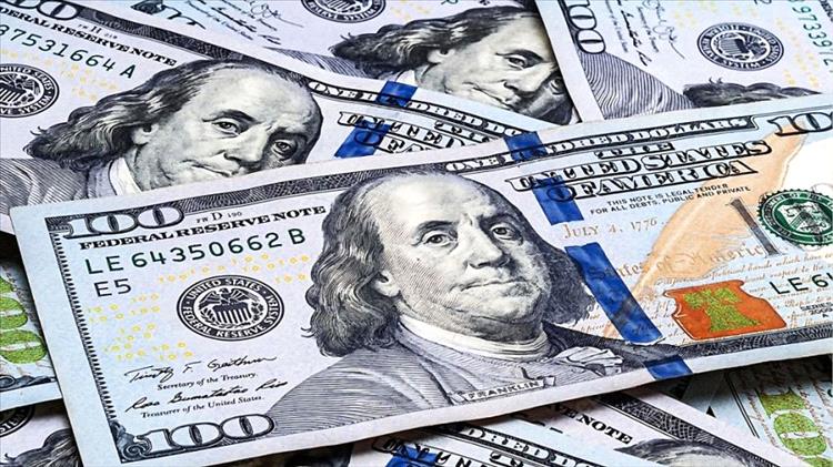 الدولار ينخفض مع تزايد احتمالات خفض الفائدة الأمريكية