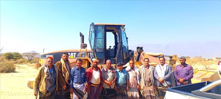 مدير عام مديرية لودر يشهد أعمال تسوية موقع مشروع الطاقة الشمسية
