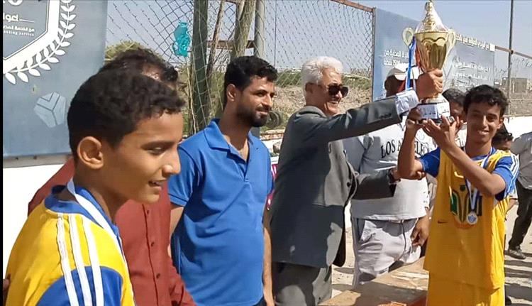 بعد مباراة أسطورية الصف التاسع بمدارس النهضة بجعار يُتوج بلقب بطولة عيد الاستقلال ٣٠ نوفمبر