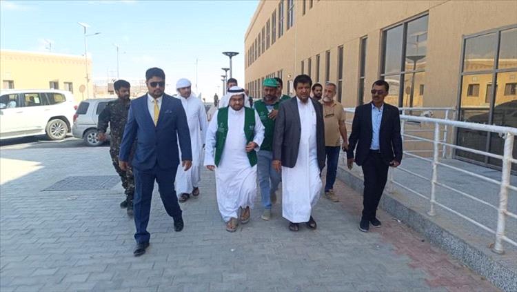 كلشات ونيمر يتفقدان الأعمال الإنشائية في مشروع مدينة الملك سلمان الطبية والتعليمية بالمهرة