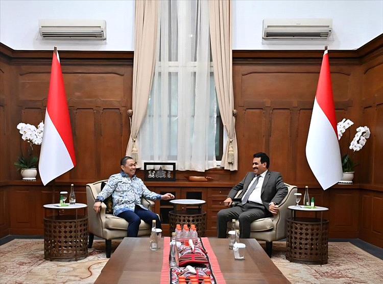 السفير بلفقيه يبحث مع نائب وزير الخارجية الإندونيسي تعزيز وتطوير التعاون الثنائي