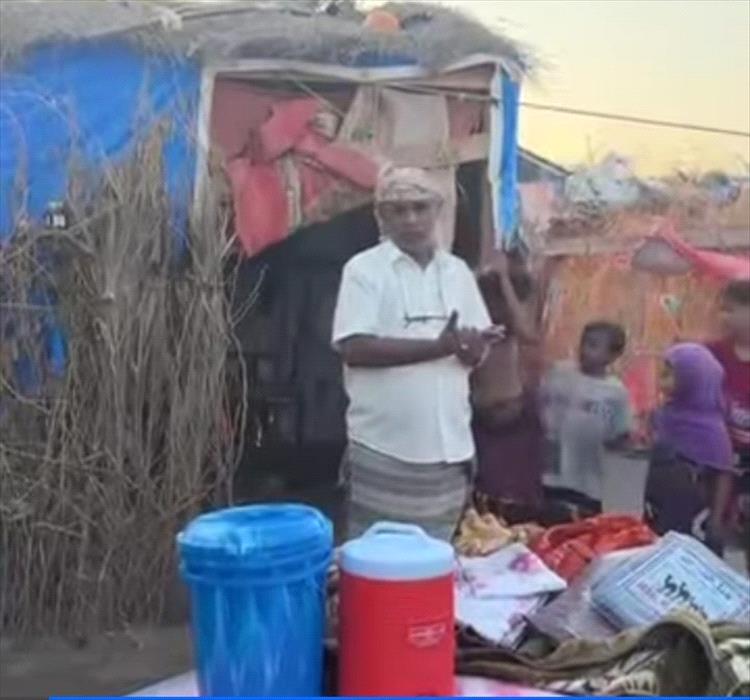 مدير الوحدة التنفيذية بالحديدة يناشد لإنقاذ نازحي الخوخة بعد توقف دعم المنظمات