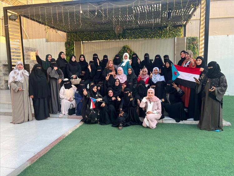 تجمع نسوي واسع في عدن يؤكد على وحدة الصف الجنوبي تحت شعار 