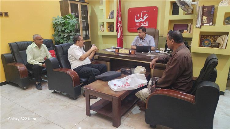 مستحقو عقود بير فضل يطالبون محافظ عدن بسرعة صرف أراضيهم ويحذرون من تعرضها للبسط