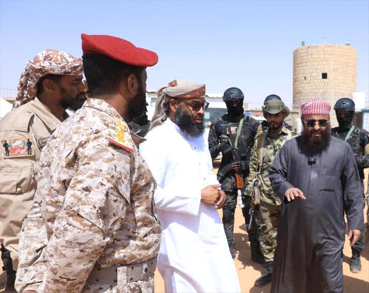 القائد العام لقوات درع الوطن يشرف ميدانياً على جاهزية القوات في حضرموت