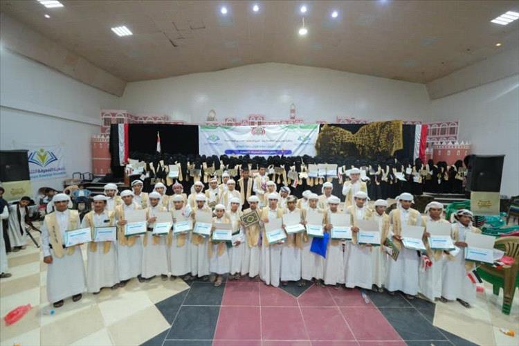 مكتب الاوقاف والارشاد بمأرب يكرم 218 حافظاً وحافظة للقران الكريم