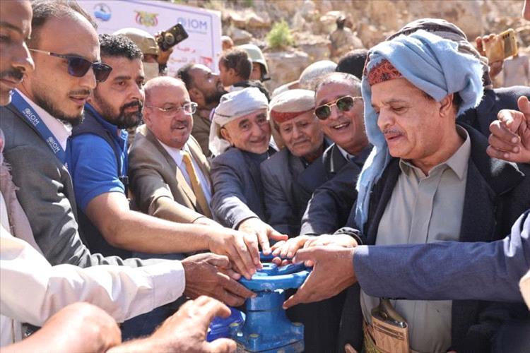 رئيس مجلس النواب يفتتح مشروع مياه بالمعافر ويزور مديرية المسراخ