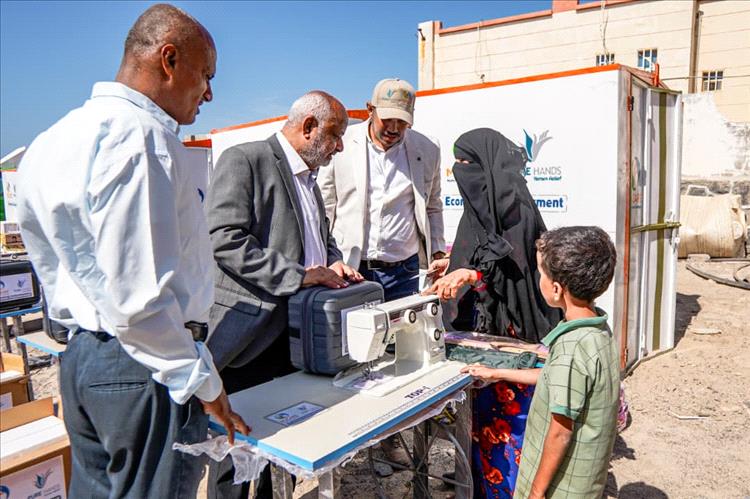 محافظ الحديدة يدشن مشروعا لتمكين الاشخاص ذوي الإعاقة اقتصاديا في الخوخة وحيس