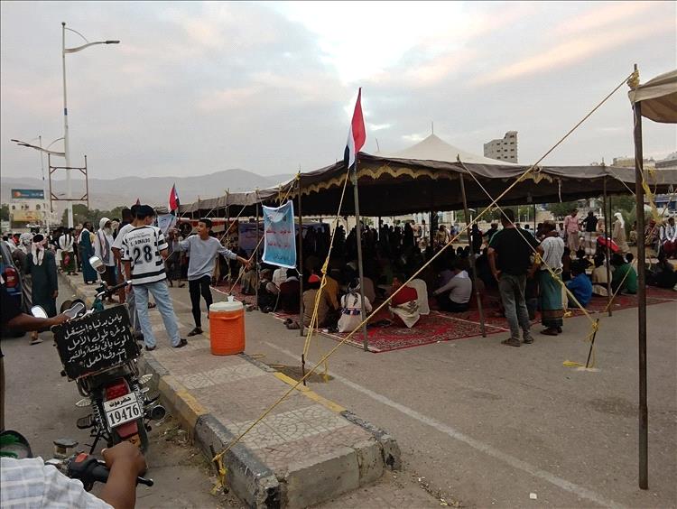 ناشط صحفي يوجّه نصائح لقيادة المجلس الانتقالي بساحل حضرموت بشأن الاعتصام المفتوح