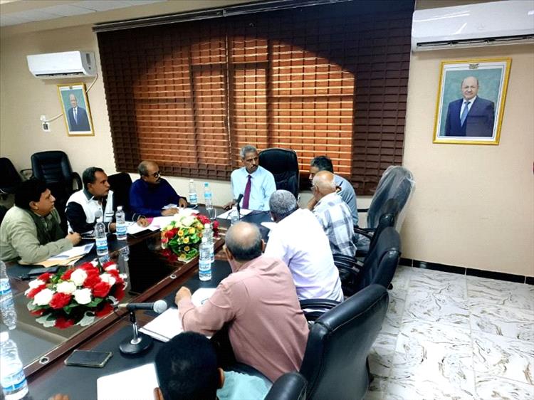 محافظ لحج يترأس اجتماعاً لمجلس ادارة مؤسسة المياه بالمحافظة