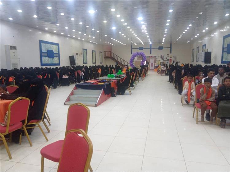 اتحاد نساء أبين ينظم فعالية ضد العنف، ويكرَّم عاملات النظافة، ويحتضن بازارًا خيريًّا