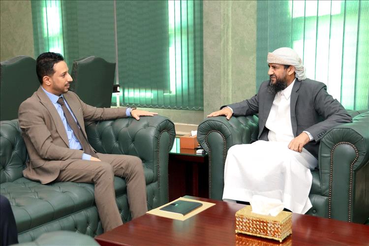 المحرمي يلتقي رئيس هيئة الأراضي ويطلع على خطط تطوير الأداء ومكافحة التعديات