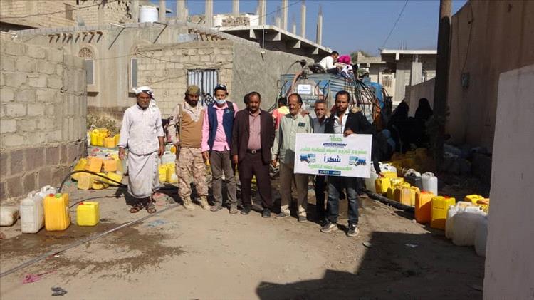 مؤسسة انسان للاعمال الانسانية تدشن مشروع توزيع المياه الصالحة للشرب في قعطبة الضالع
