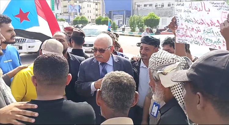 مدير صحة عدن يتفقد المعتصمين في ساحة العروض ويؤكد دعمه الكامل لإعتصام الجنوب واستعادة الدولة