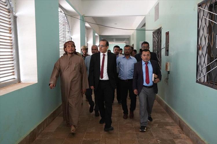 وزير الصحة ومحافظ سقطرى يتفقدان المرافق الصحية في الارخبيل