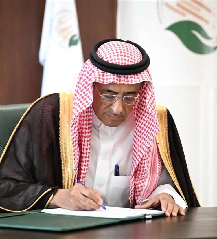مركز الملك سلمان للإغاثة يوقع اتفاقية تعاون مشترك لتوزيع الكسوة الشتوية "كنف" على الفئات الأكثر احتياجًا في اليمن