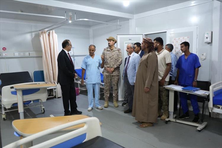 وزير الصحة يتفقد المرافق الصحية في سقطرى ويشيد بالدعم السعودي والإماراتي لتعزيز المنظومة الصحية