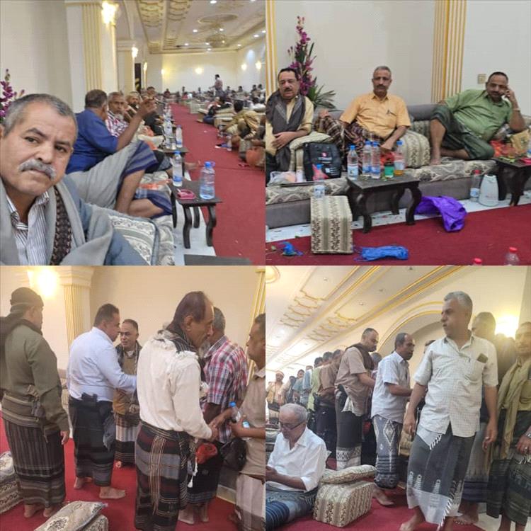 قيادات عسكرية وأمنية وشخصيات اجتماعية وتربوية يقدمون واجب العزاء لـ آل شاكلة وصهرهم اللواء عبدالله عبدربه