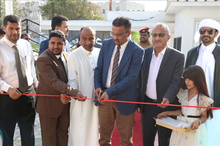 الأمين العام لمحلي حضرموت يفتتح معرض حضرموت الأول للطاقة الشمسية والمتجددة