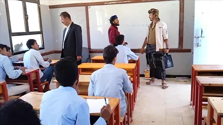 مستشار تربية أبين يتفقد سير الامتحانات بثانوية الفقيد يسلم السُنيدي