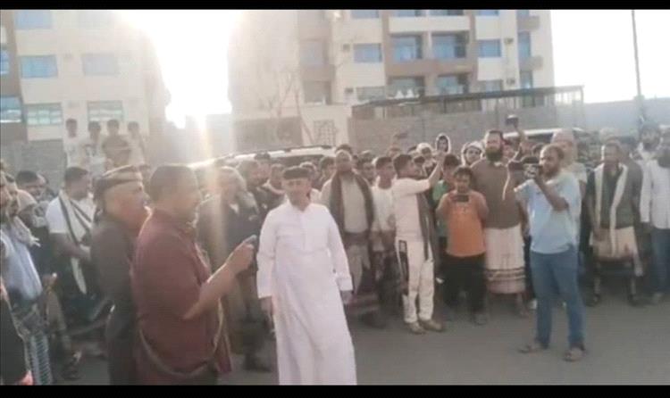 خورمكسر تحتفي بطيّ صفحة خلاف دام عشر سنوات بعد عفو آل مدين عن سالم جهمص