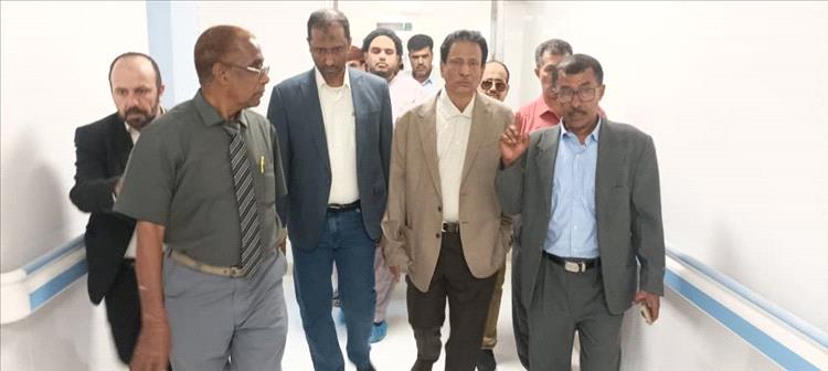 محافظ المهرة: الأوضاع مستقرة والعمل يسير بشكل طبيعي... ومخيم العيون نموذج للتعاون الإنساني الناجح