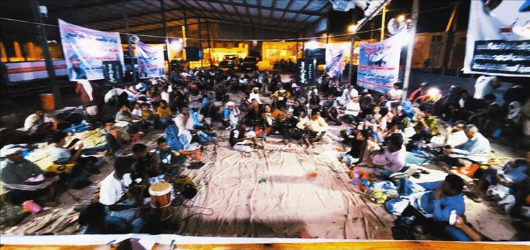 مسية فنية لرقصة الدحيف تُنير مخيم الاعتصام بزنجبار