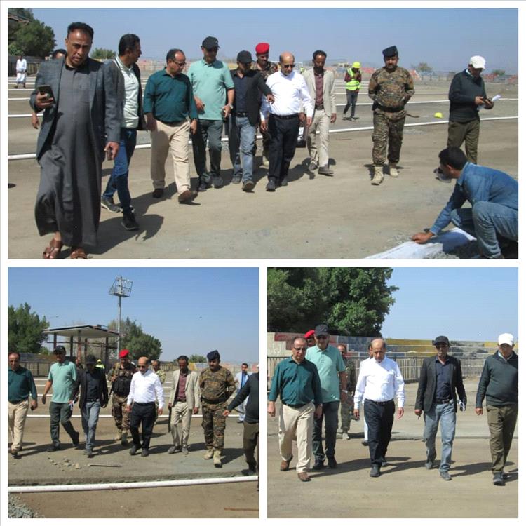 نائب رئيس نادي الصقر يطلع على سير أعمال إعادة تأهيل ملعب كرة القدم