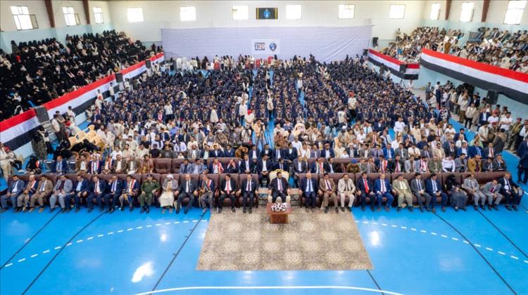 اللواء العرادة يشهد حفل تخرج 1139 طالباً وطالبة في جميع التخصصات بجامعة إقليم سبأ