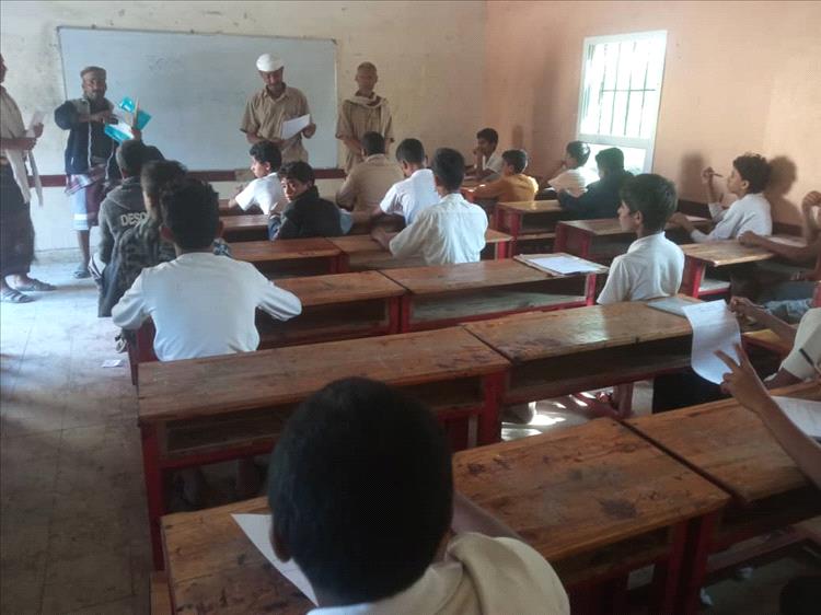 مدير مكتب التربية والتعليم بمودية يتفقد سير امتحانات الفصل الدراسي الأول في مدارس التعليم الأساسي والثانوي