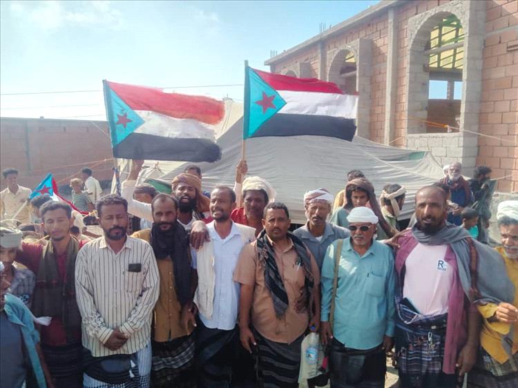 انتقالي المضاربة يقيم فعالية جماهيرية كبرى في مخيم الاعتصام تعقبها مسيرة جابت شوارع المديرية