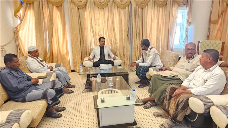 باعوم يطلع على مشاكل المؤسسة العامة للخدمات الزراعية بوادي حضرموت