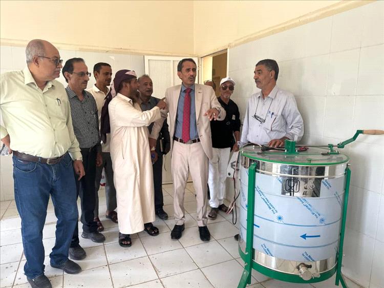 فريق من وزارة الزراعة والأسماك يتفقد محطة أبحاث الكود الزراعية بأبين