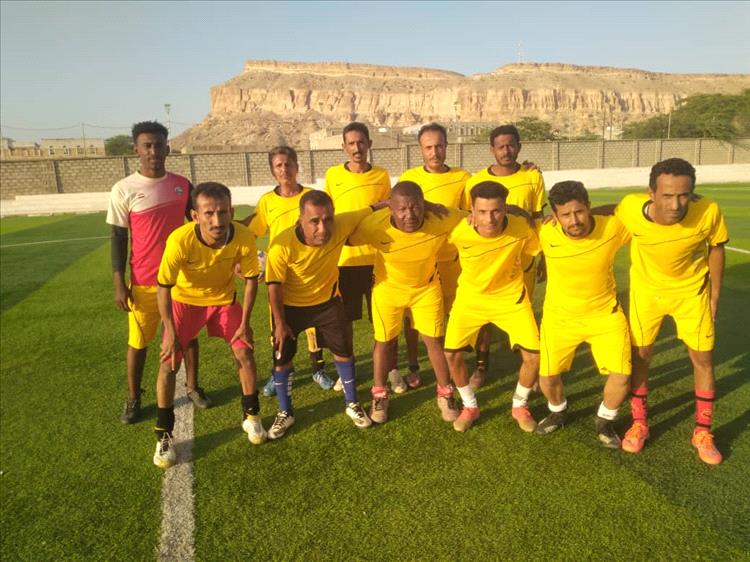 فريق فبراير للكباري يتفوق على نظيره الأهلي للكبار في مباراة نجوم الزمن الجميل بالمحفد