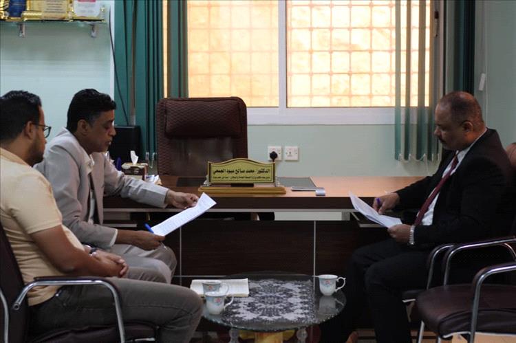 الجمحي يناقش مع مدير مشاريع الأشغال العامة بحضرموت والمهرة وسقطرى تدخلاتهم في القطاع الصحي بحضرموت
