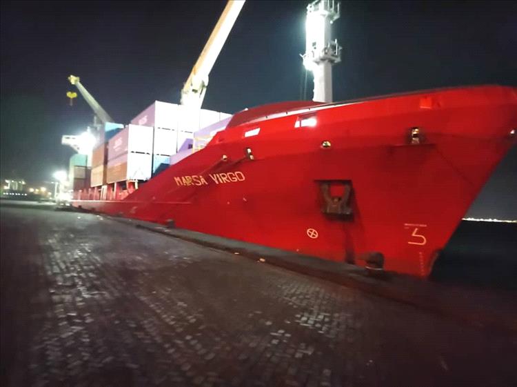 وصول الباخرة «MARSA VIRGO» إلى رصيف المعلا محمّلة بـ165 حاوية