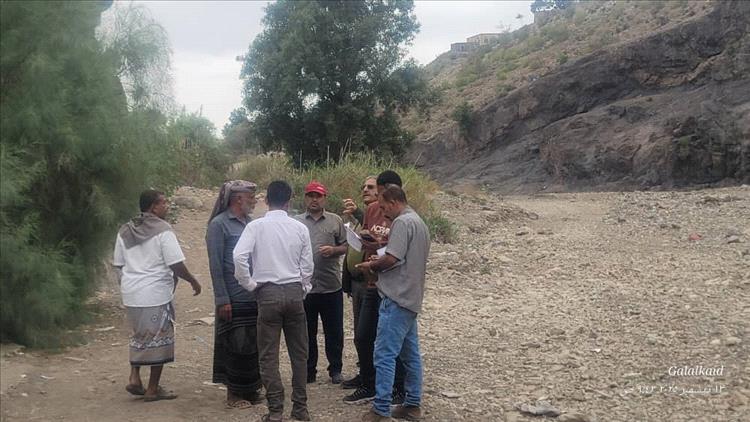 مدير عام المسيمير ووكيل وزارة الزراعة يتفقدان مواقع إعادة تأهيل قنوات الري ضمن مشروع الإدارة المتكاملة للموارد المائية