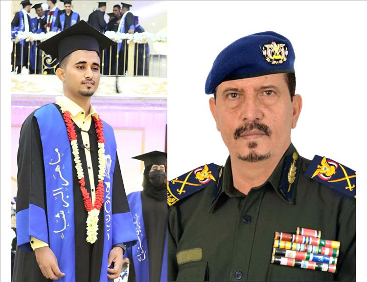 وكيل جهاز أمن الدولة اللواء المحوري يهنئ الصحفي ماهر البرشاء بمناسبة تخرجه من كلية الإعلام