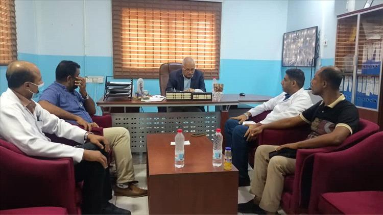 البيشي يتفقد المخيم الجراحي المجاني لعمليات إستئصال اللوزتين بمستشفى الريادة في عدن