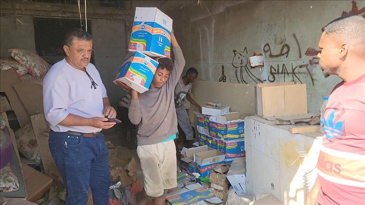 ضبط ( 4 ) أطنان من المواد منتهية الصلاحية في مديرية المنصورة بعدن