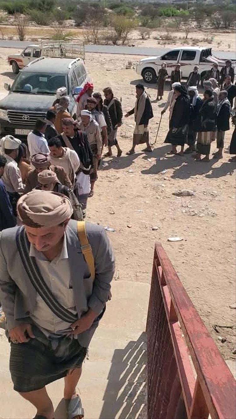 تحكيم قبلي في شبوة لاحتواء تداعيات مقتل شاب في واقعة إعدام خارج إطار القانون