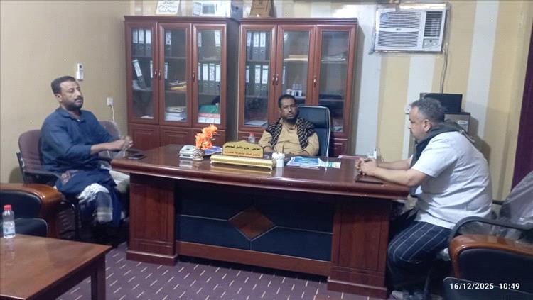 مدير عام خنفر يناقش أزمة الغاز المنزلي مع ممثل شركة الغاز بأبين