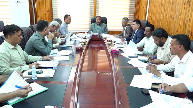 مجلس إدارة صندوق النظافة والتحسين بوادي حضرموت والصحراء يقر موازنته للعام 2026م