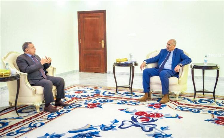 اللواء الزبيدي يشدد على أهمية تطوير العملية التعليمية في جامعة عدن