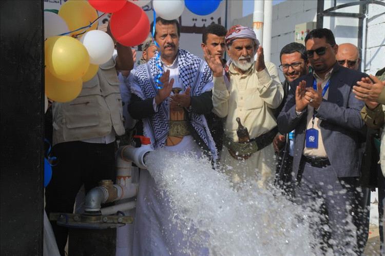 افتتاح مشروع بئر ارتوازي بمنطقة الروضة في مأرب بدعم فاعلات خير من قطر