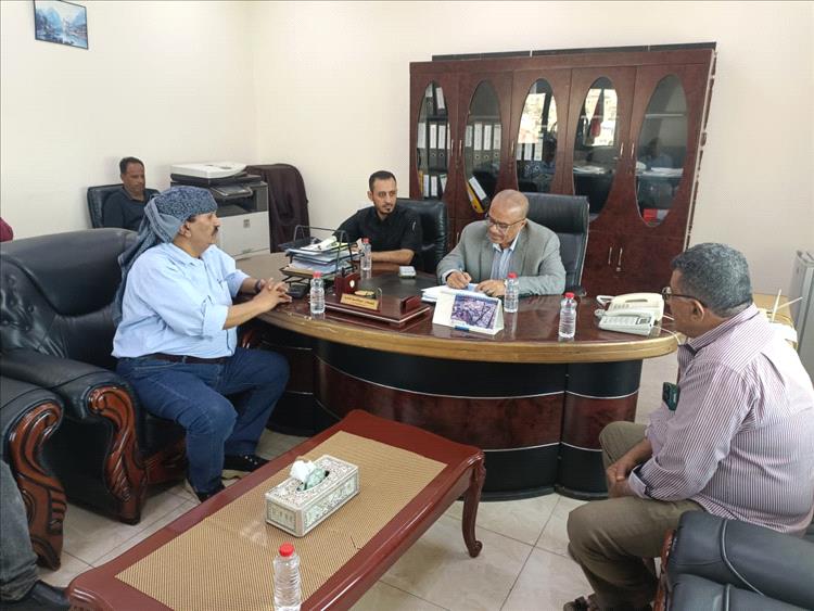 الوزير باذيب يطلع على سير المشاريع المنفذة في المؤسسة العامة للاتصالات بعدن 